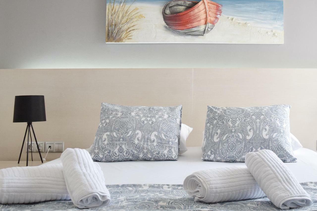 Poseidon By Heloni Apartments Piraeus Buitenkant foto